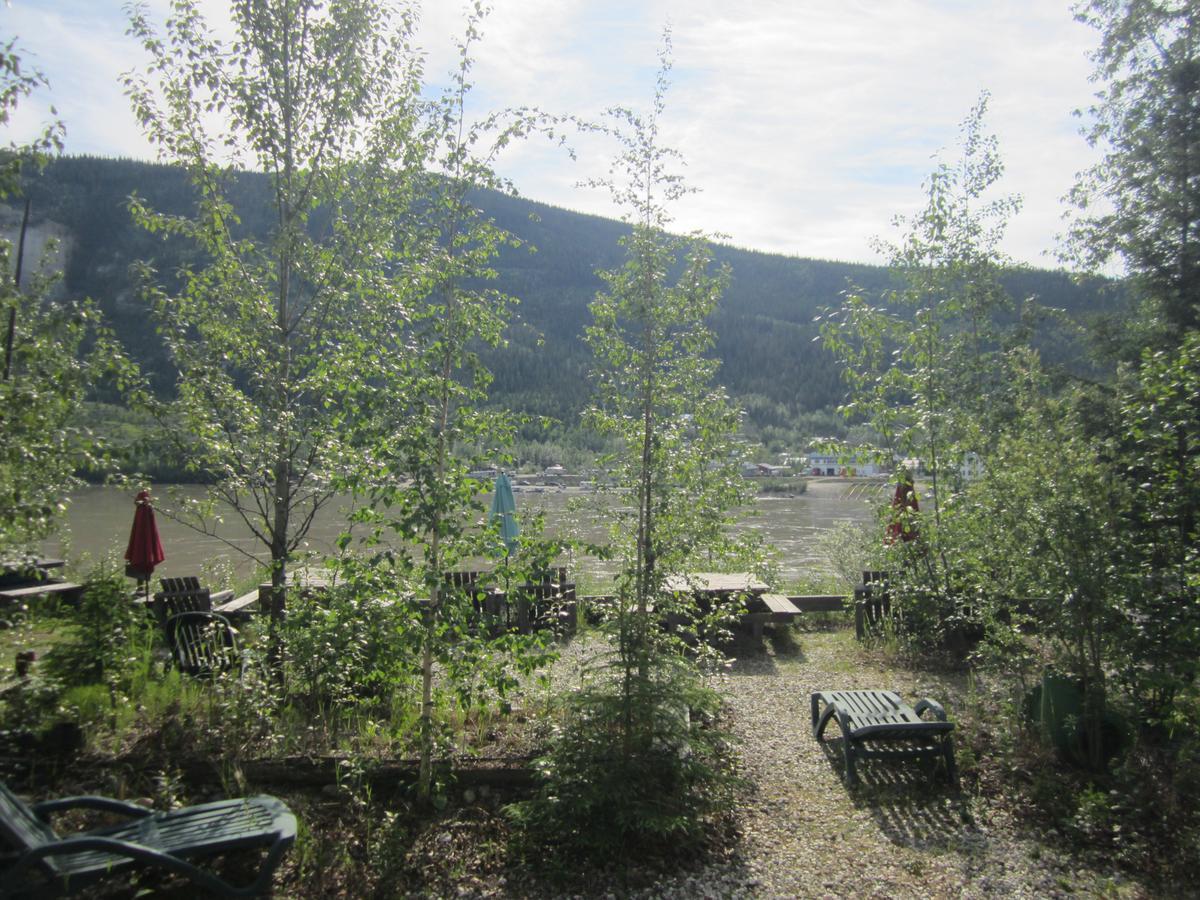 Dawson City River Hostel Extérieur photo